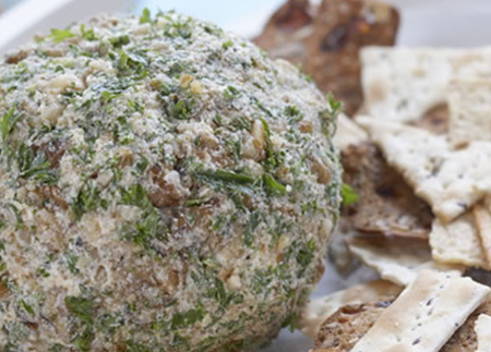 Boule de fromage croustillante et relevée